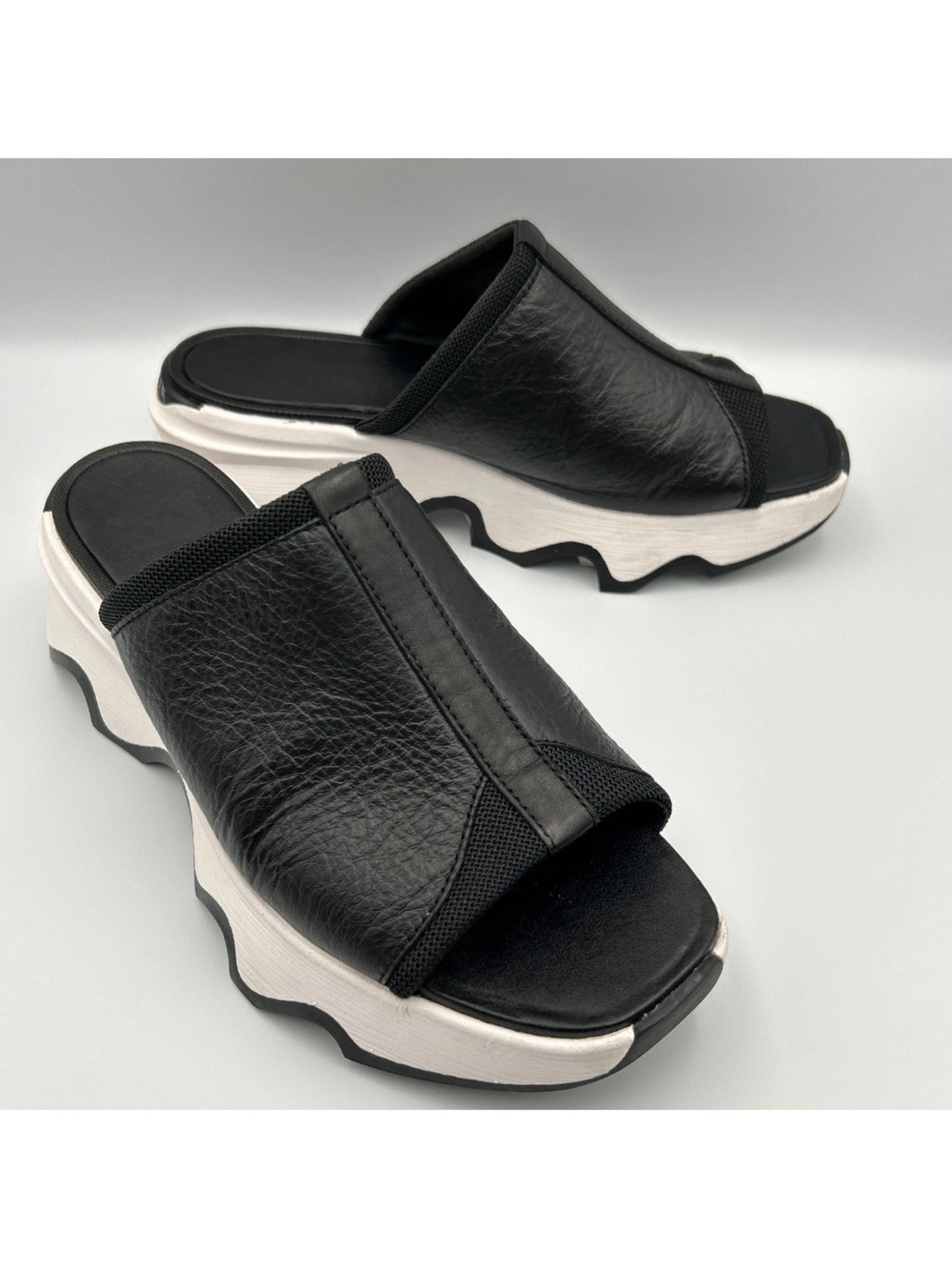 Sorel Kinetic Impact Black and White Platform Slide Sandals size 9.5 NWT